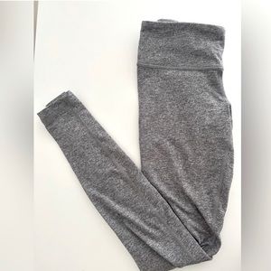 Lululemon grey leggings. Size 4. No pilling. Very good condition!!